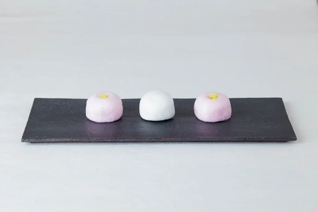 【冬期限定菓子】薯蕷饅頭　椿